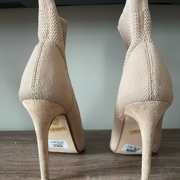 Cape Robbin Heels - Picture 3 of 3